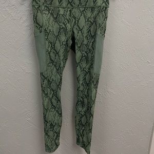 Fabletics powerhold high-waisted leggings. With pockets, great condition.